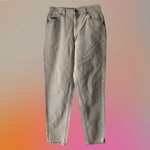 VINTAGE 🏹 RIVETED by LEE high waisted rigid denim mom jeans in beige / tan.